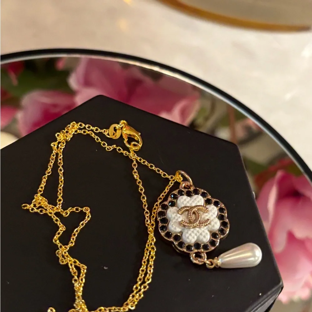 Chanel stamped Gold and Black Pendant Zipper Pull w drop Pearl - Picture 5 of 8